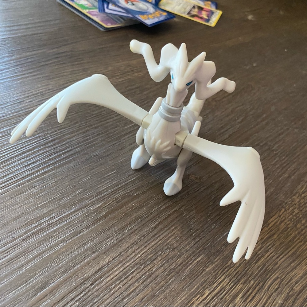 Pokemon Reshiram Figure